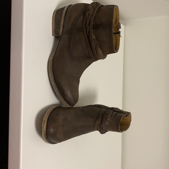 Circle G Shoes - Leather ankle boots